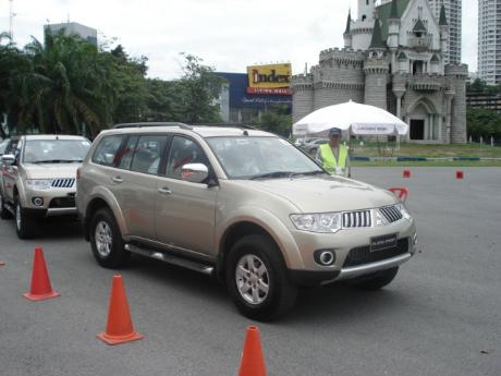 2009 Mitsubishi Pajero Sport SUV front view