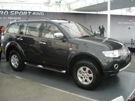 2009 Mitsubishi Pajero Sport SUV front view