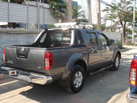 Images (Pics) of new and used Double Cab Nissan Navara from Thailand's and Dubai's top new and used Nissan Navara Single, Extra and Double Cab dealer and exporter Soni Motors