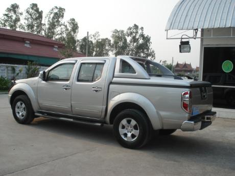 Images (Pics) of new and used Double Cab Nissan Navara from Thailand's and Dubai's top new and used Nissan Navara Single, Extra and Double Cab dealer and exporter Soni Motors