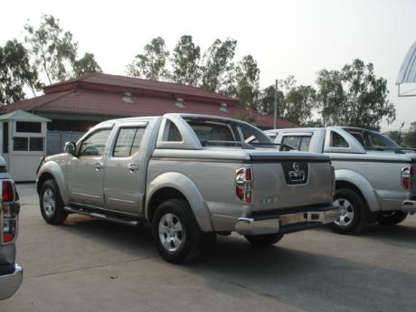 Images (Pics) of new and used Double Cab Nissan Navara from Thailand's and Dubai's top new and used Nissan Navara Single, Extra and Double Cab dealer and exporter Soni Motors