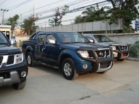 Images (Pics) of new and used Double Cab Nissan Navara from Thailand's and Dubai's top new and used Nissan Navara Single, Extra and Double Cab dealer and exporter Soni Motors