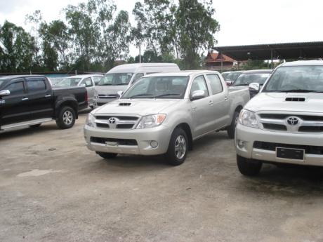 new Toyota Hilux Vigo Double Cab 4x2 E at Thailand's top Toyota Hilux Vigo dealer Soni Motors Thailand