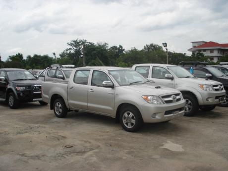 new Toyota Hilux Vigo Double Cab 4x2 E at Thailand's top Toyota Hilux Vigo dealer Soni Motors Thailand