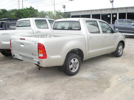 new Toyota Hilux Vigo Double Cab 4x2 E at Thailand's top Toyota Hilux Vigo dealer Soni Motors Thailand