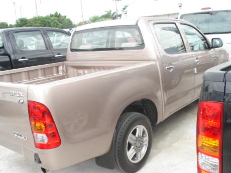 new Toyota Hilux Vigo Double Cab 4x2 E at Thailand's top Toyota Hilux Vigo dealer Soni Motors Thailand