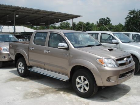 new Toyota Hilux Vigo Double Cab 4x4 E at Thailand's top Toyota Hilux Vigo dealer Soni Motors Thailand