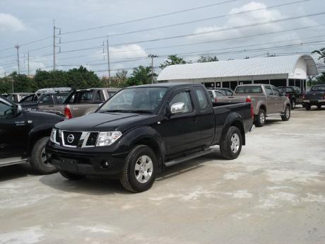 Images (Pics) of new and used Extra Cab Nissan Navara from Thailand's and Dubai's top new and used Nissan Navara Single, Extra and Double Cab dealer and exporter Soni Motors