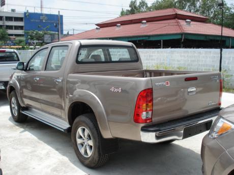 new Toyota Hilux Vigo Double Cab at Thailand's top Toyota Hilux Vigo dealer Soni Motors Thailand